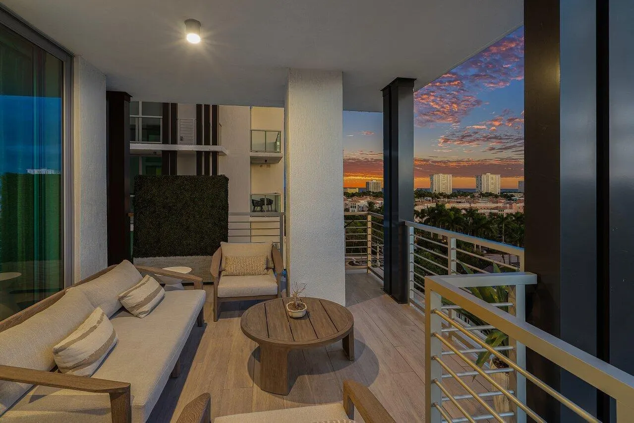 475 E Royal Palm Road, #805