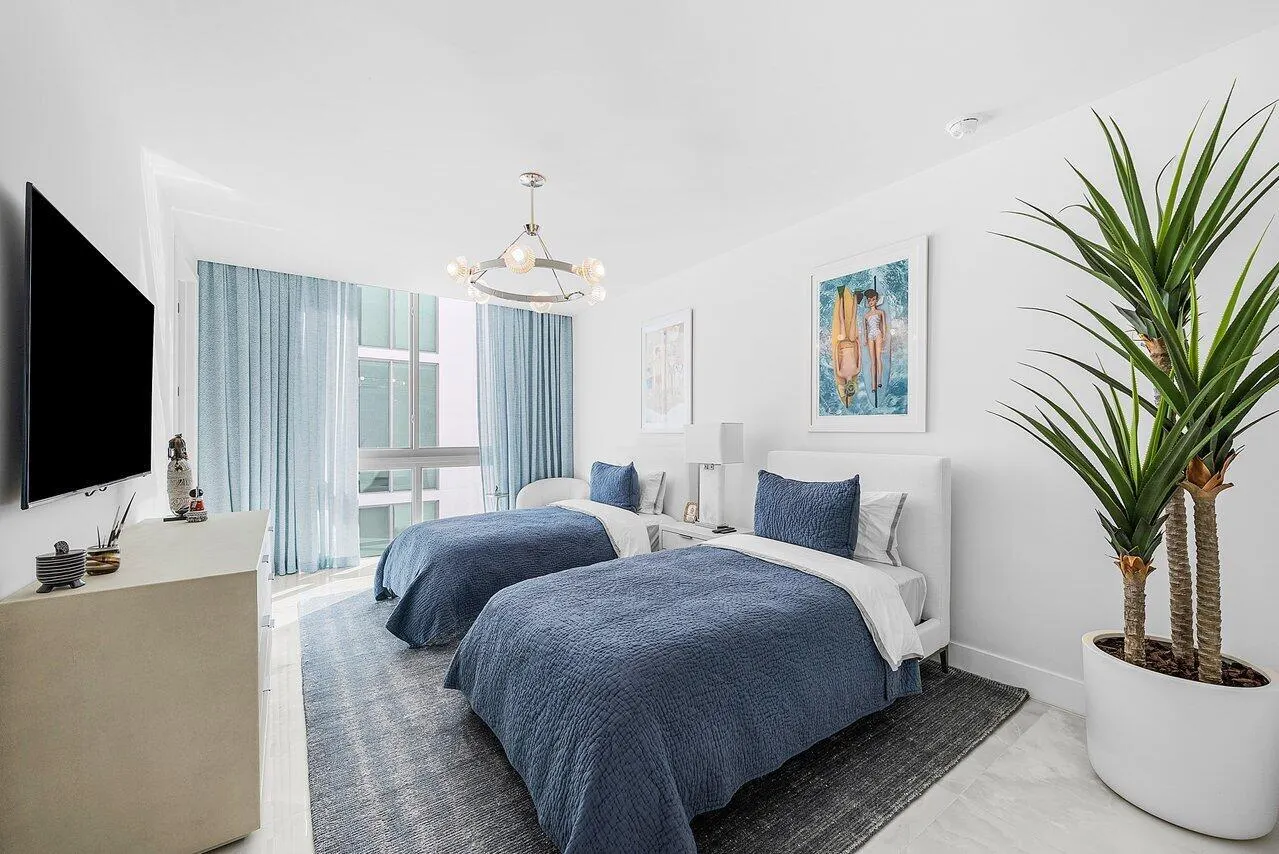 475 E Royal Palm Road, #805