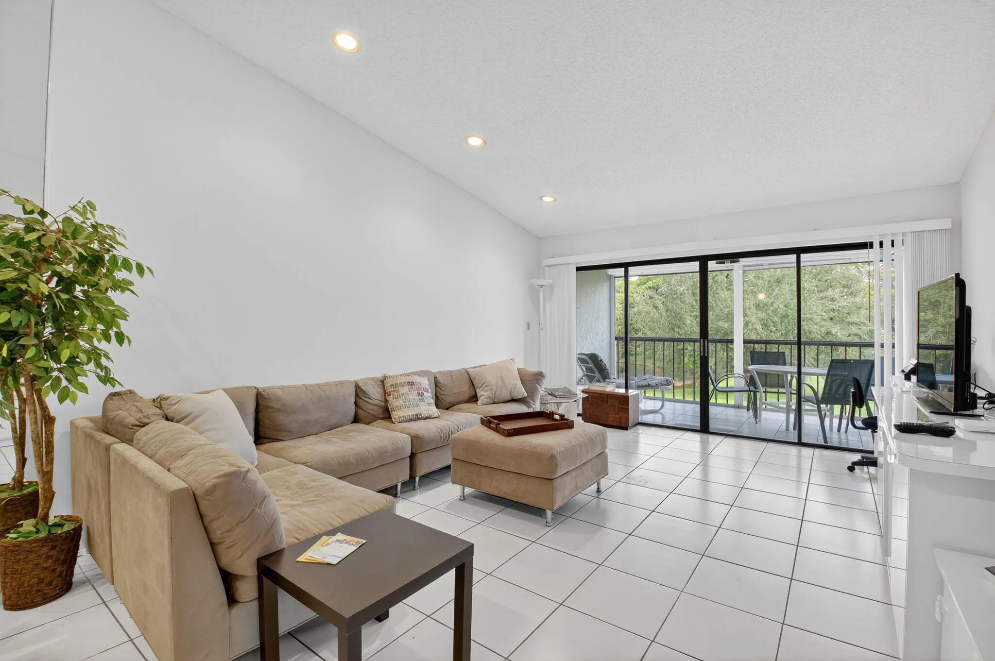 5055 Oak Hill Lane, #222