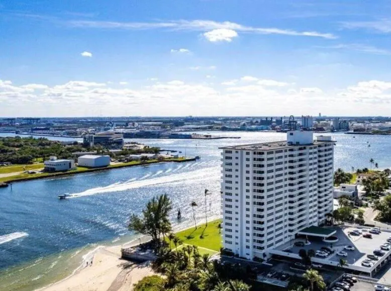 2100 S Ocean Drive, #6a