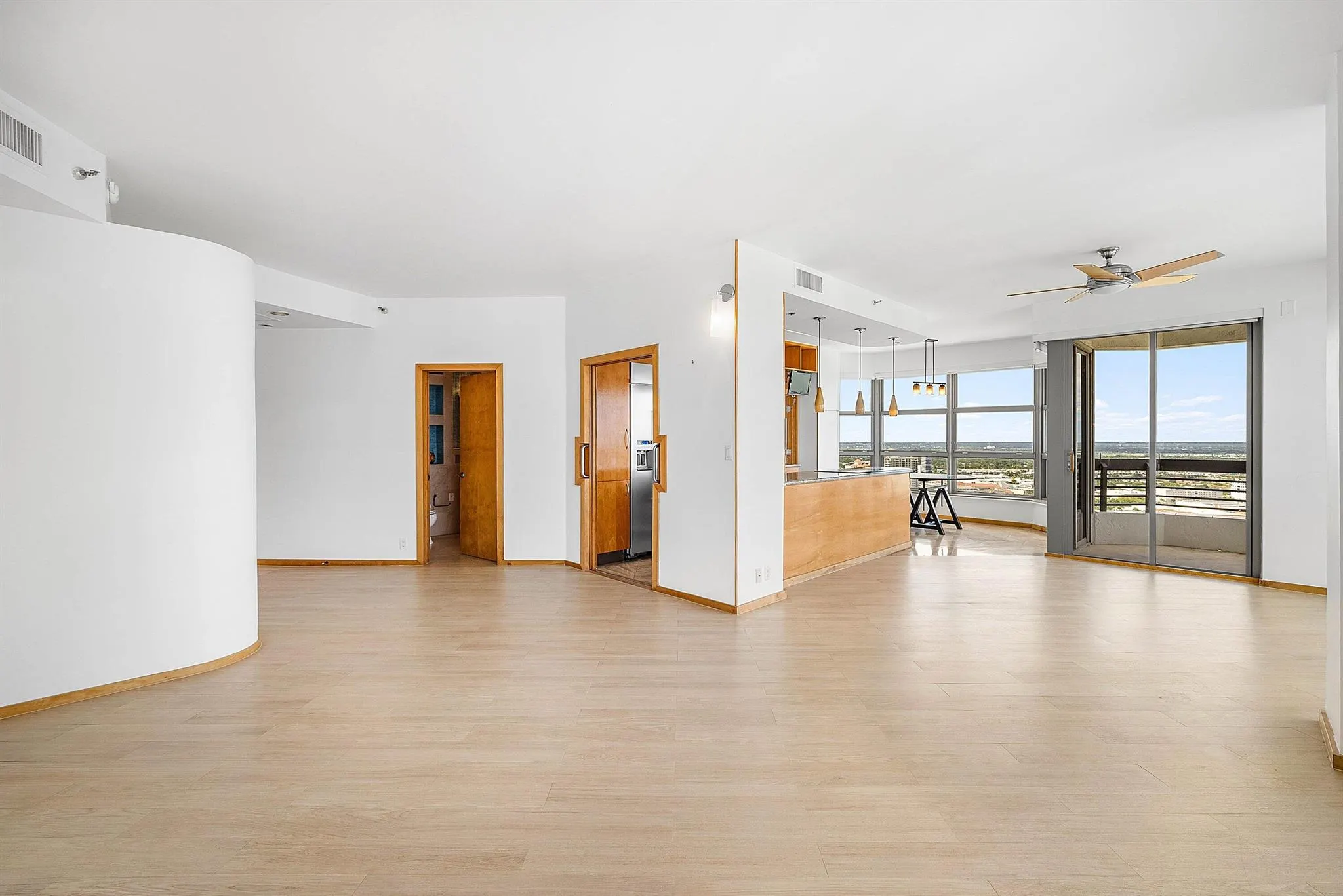3500 Mystic Pointe Drive, #Ph4