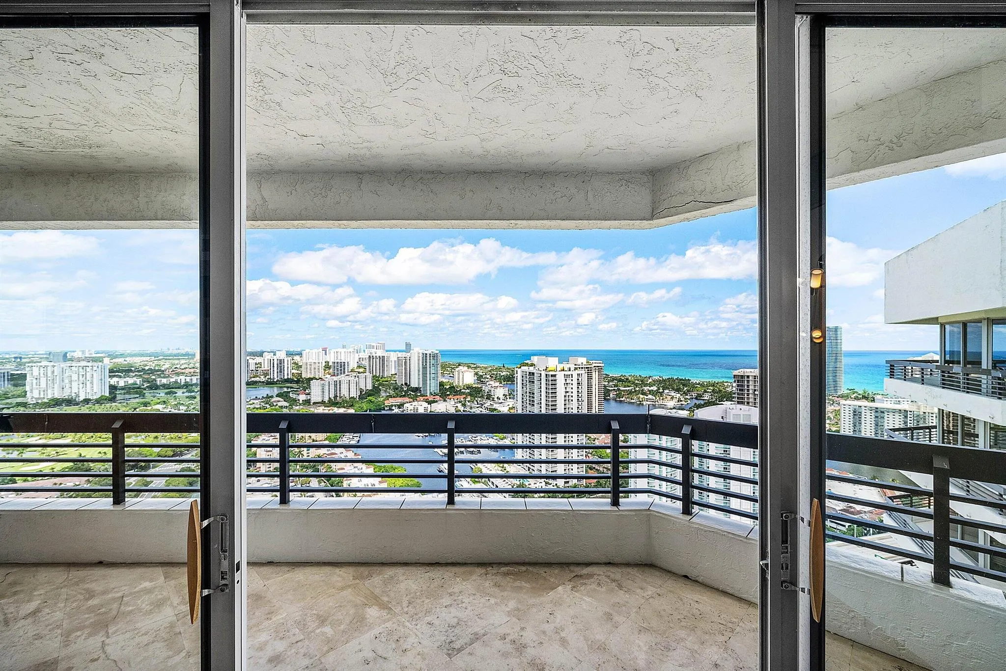 3500 Mystic Pointe Drive, #Ph4