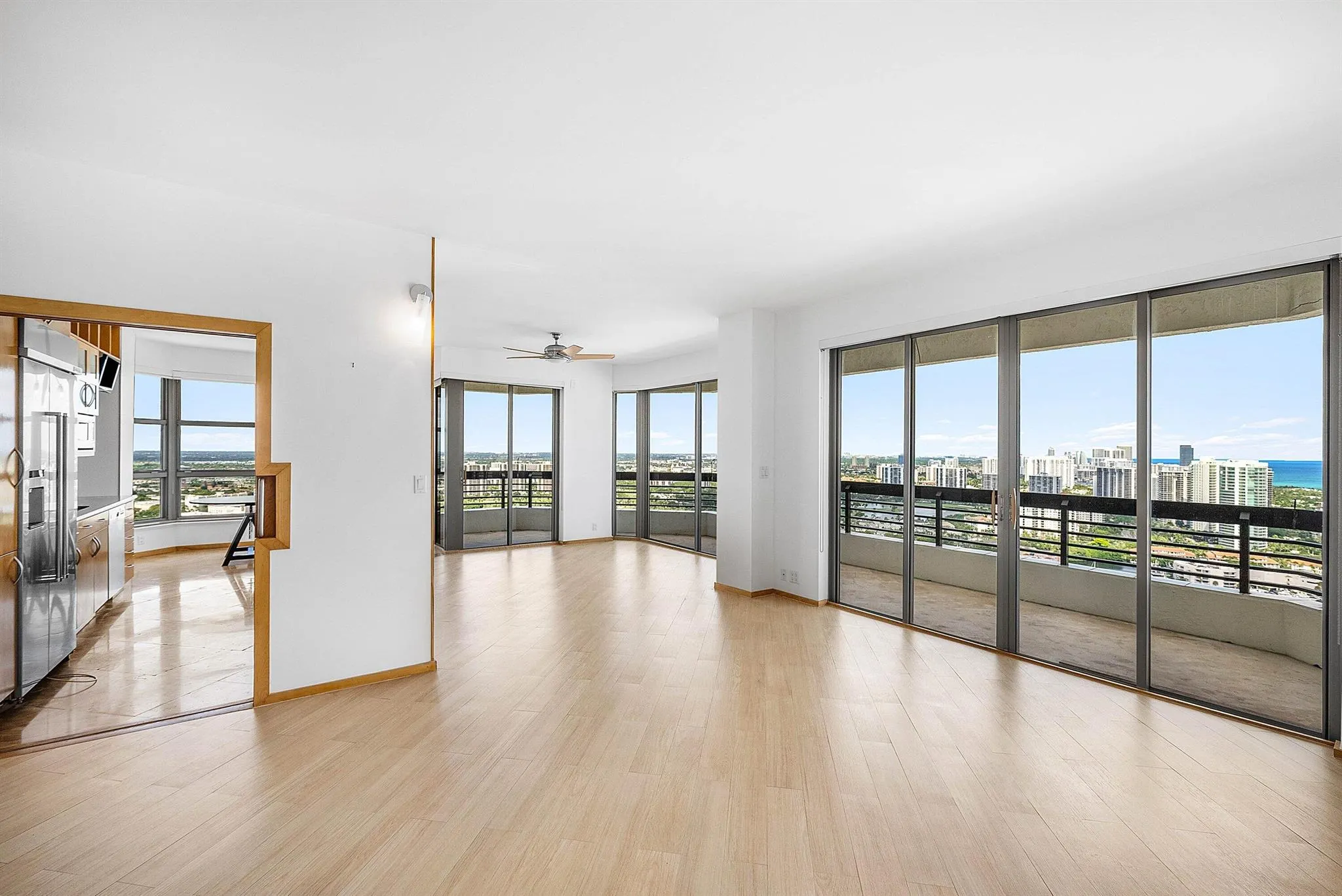 3500 Mystic Pointe Drive, #Ph4
