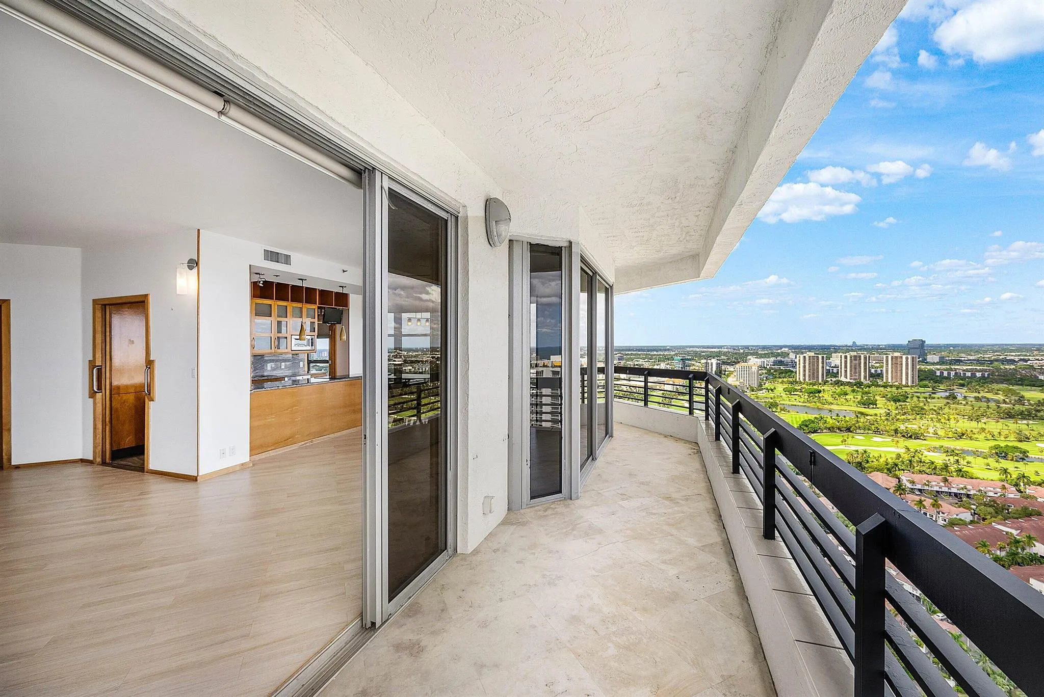 3500 Mystic Pointe Drive, #Ph4