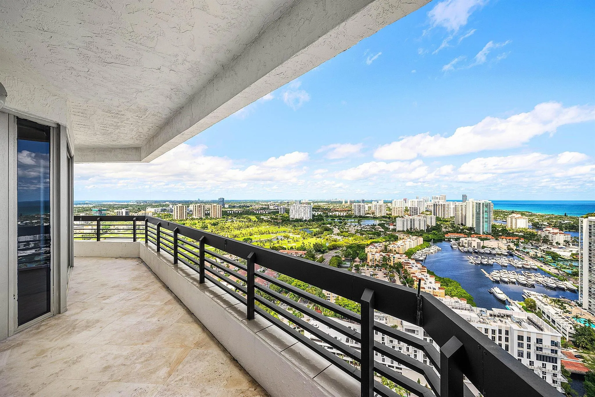 3500 Mystic Pointe Drive, #Ph4