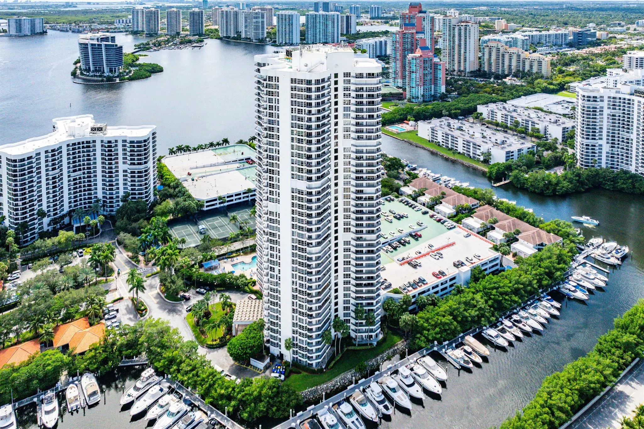 3500 Mystic Pointe Drive, #Ph4