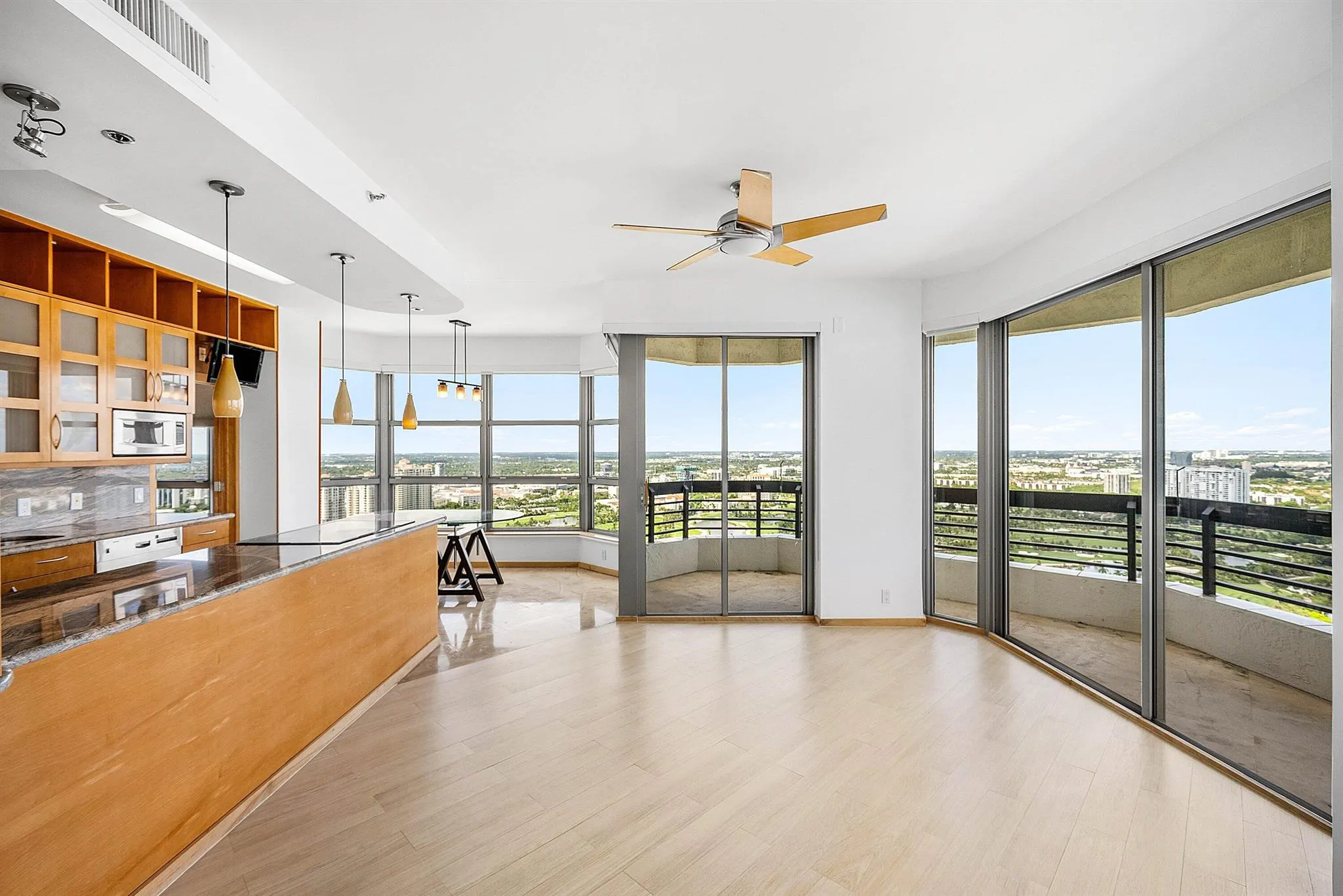 3500 Mystic Pointe Drive, #Ph4