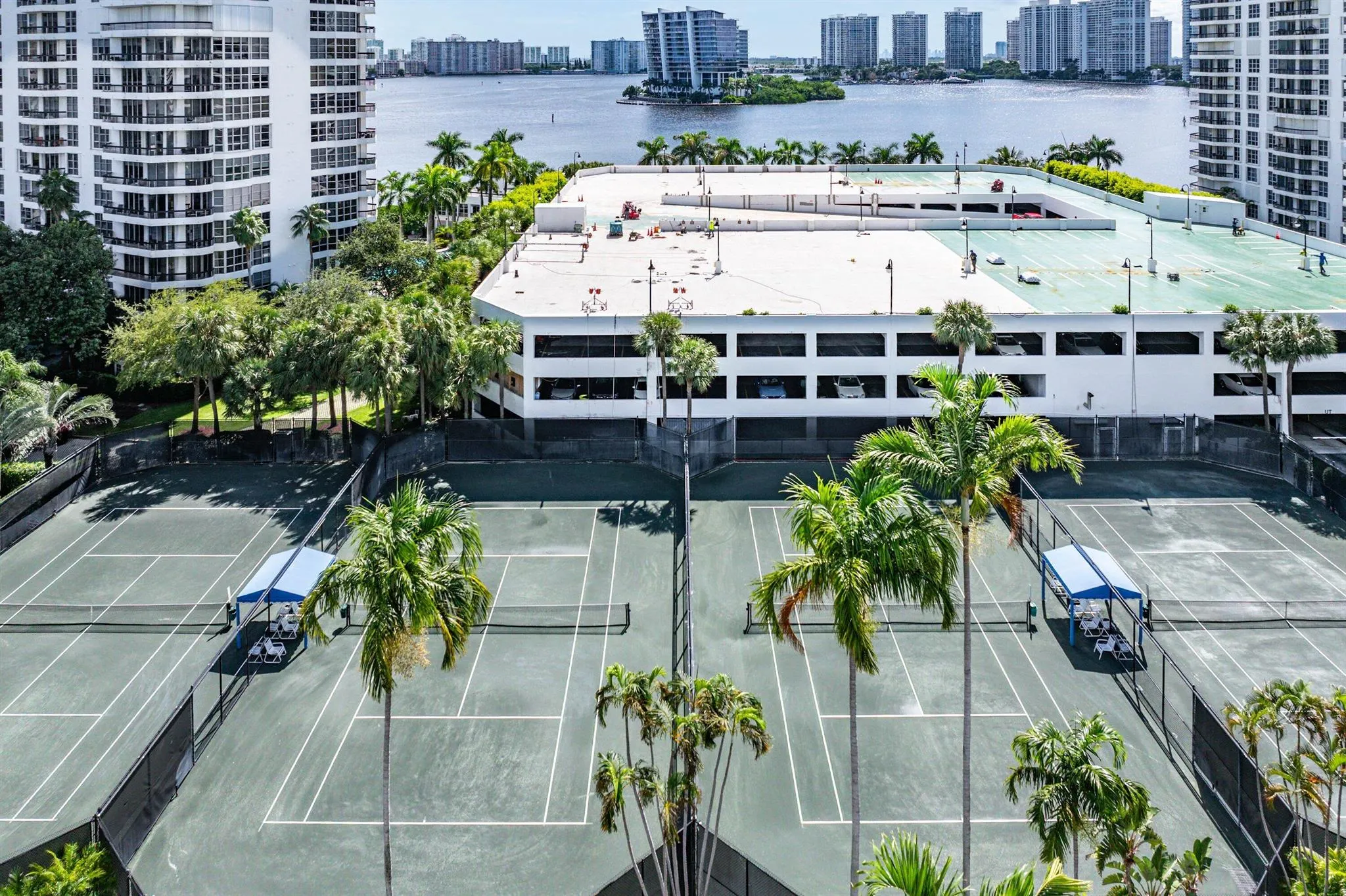 3500 Mystic Pointe Drive, #Ph4