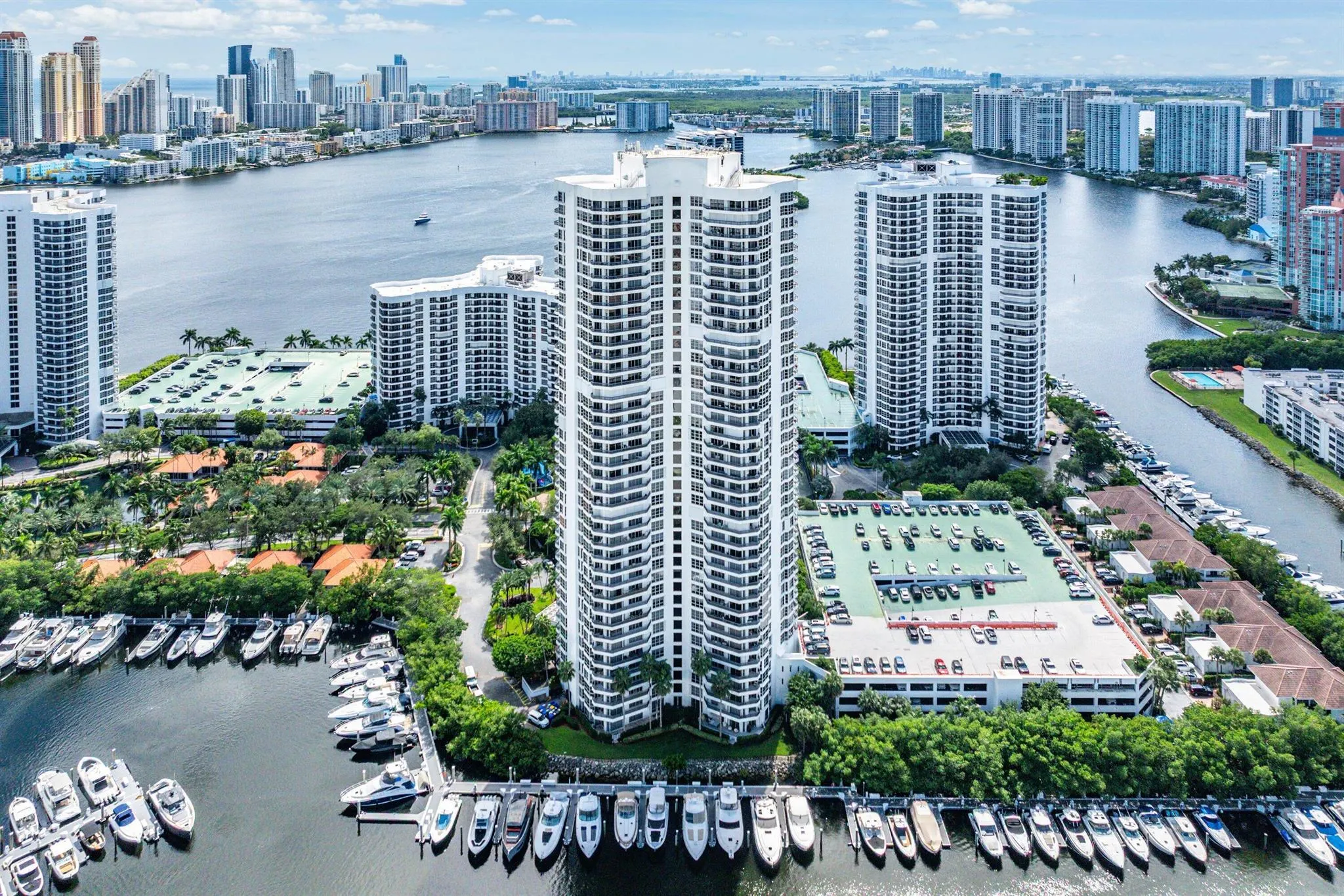 3500 Mystic Pointe Drive, #Ph4