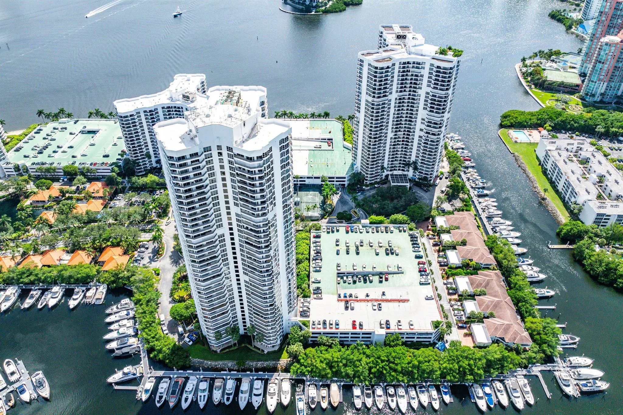3500 Mystic Pointe Drive, #Ph4