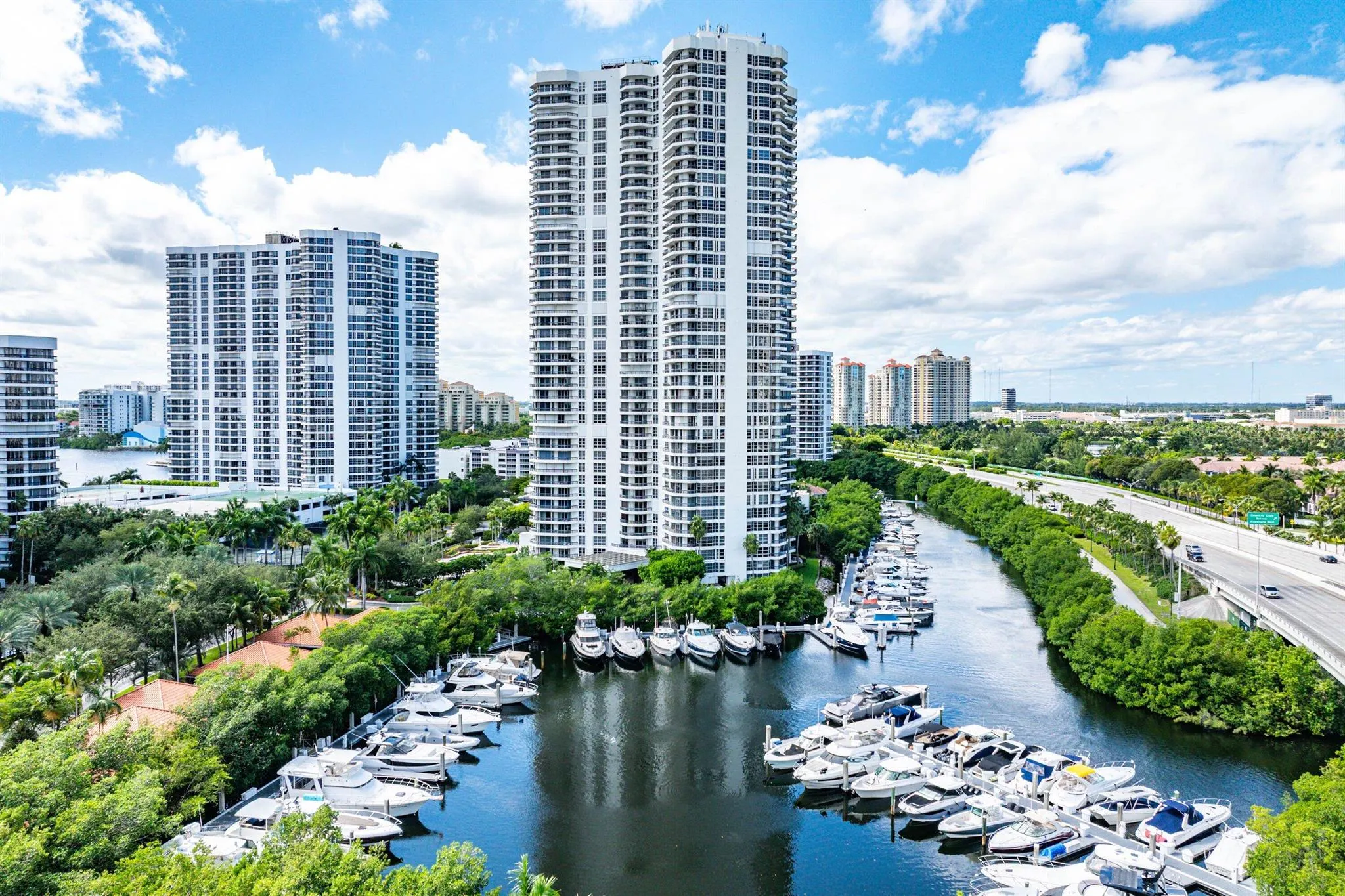 3500 Mystic Pointe Drive, #Ph4