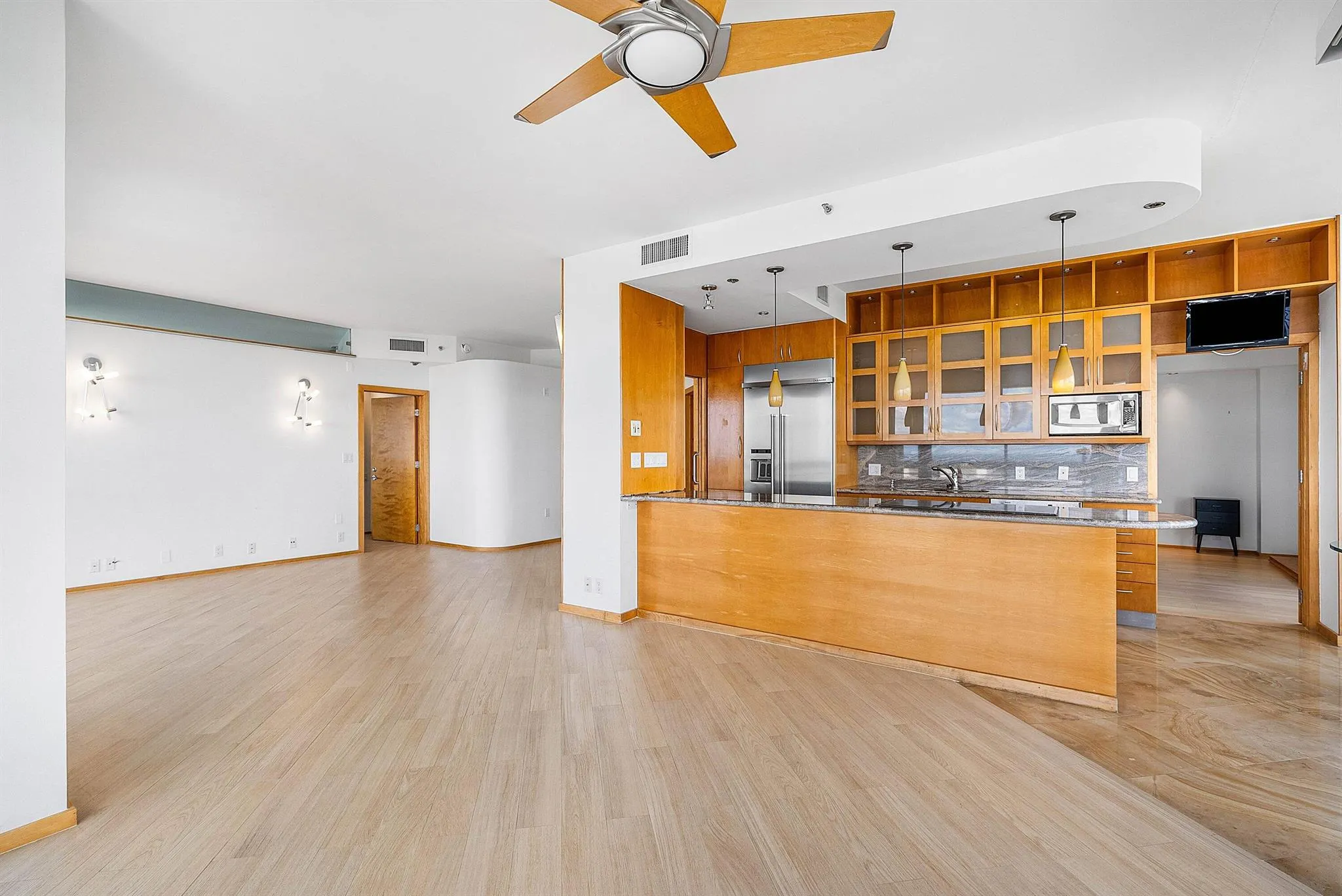 3500 Mystic Pointe Drive, #Ph4