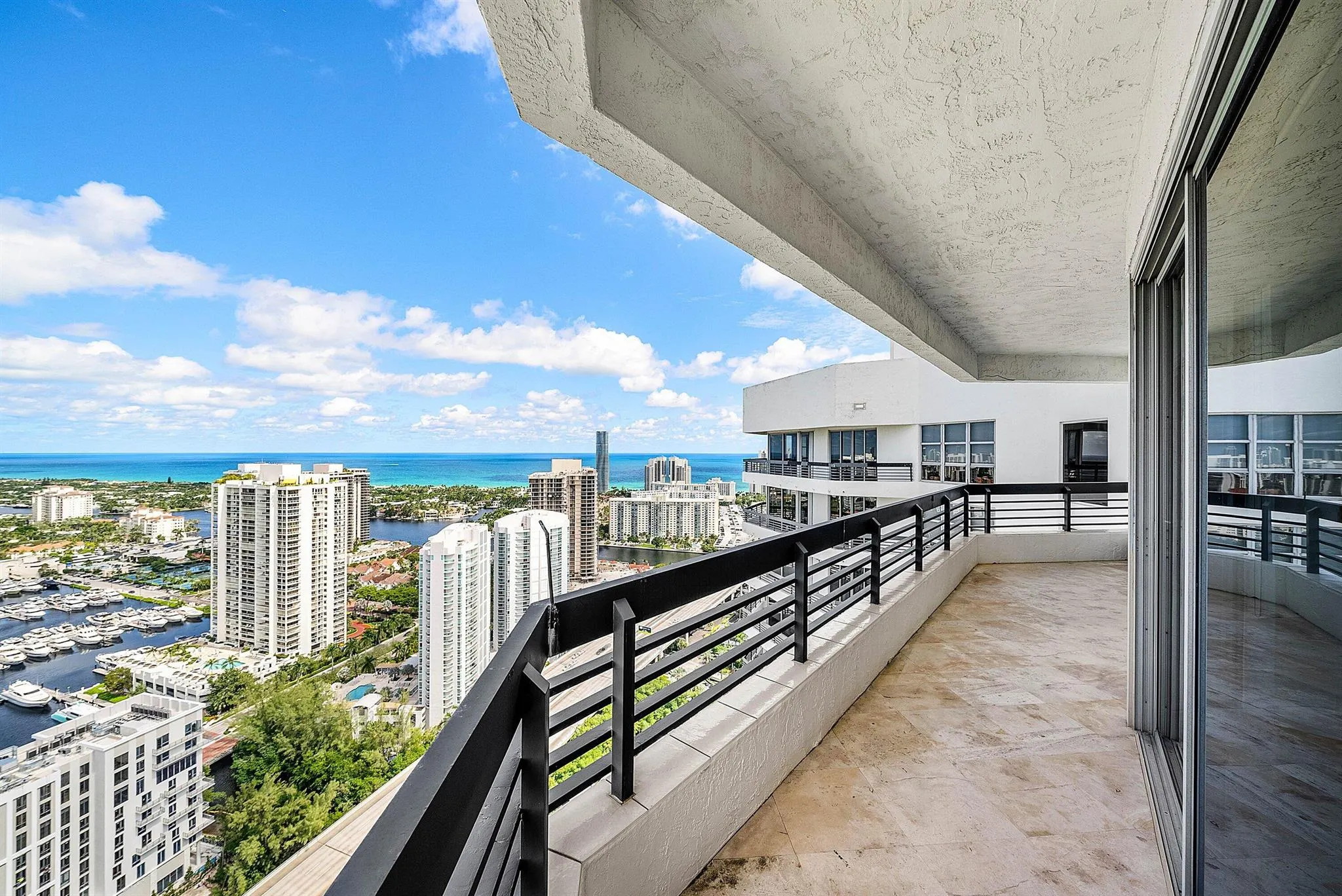 3500 Mystic Pointe Drive, #Ph4