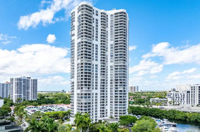 3500 Mystic Pointe Drive, #Ph4