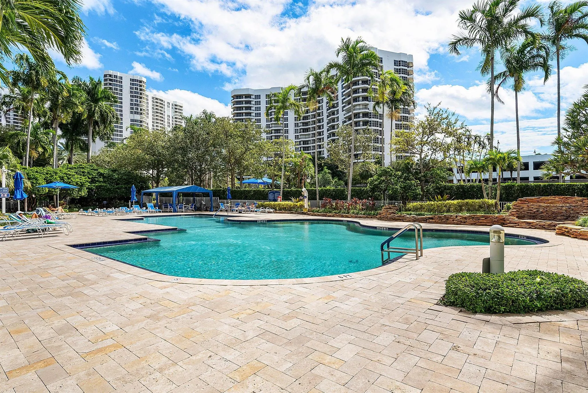 3500 Mystic Pointe Drive, #Ph4