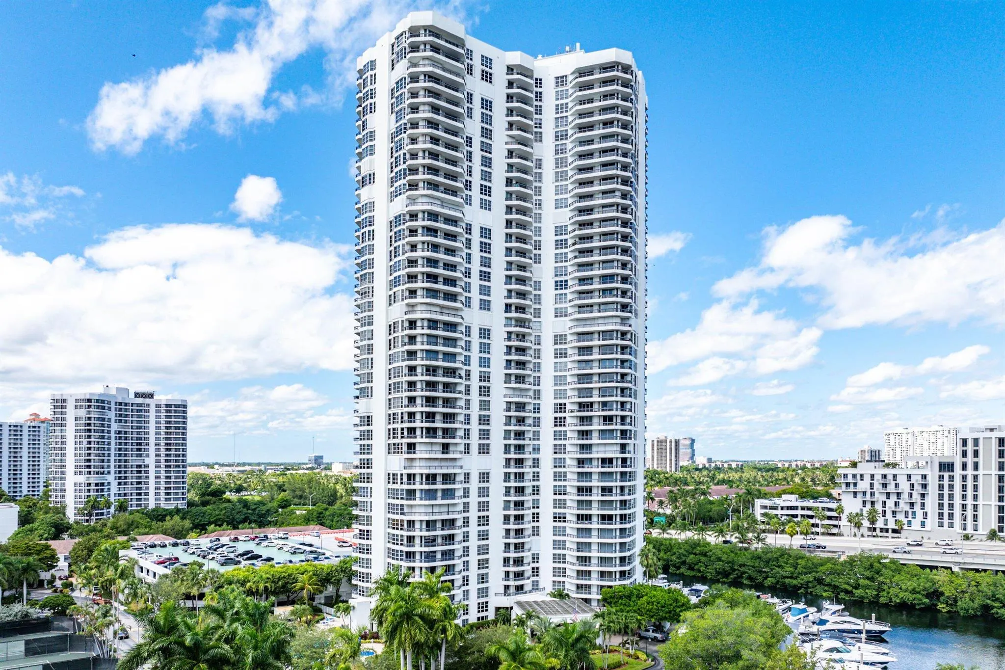 3500 Mystic Pointe Drive, #Ph4
