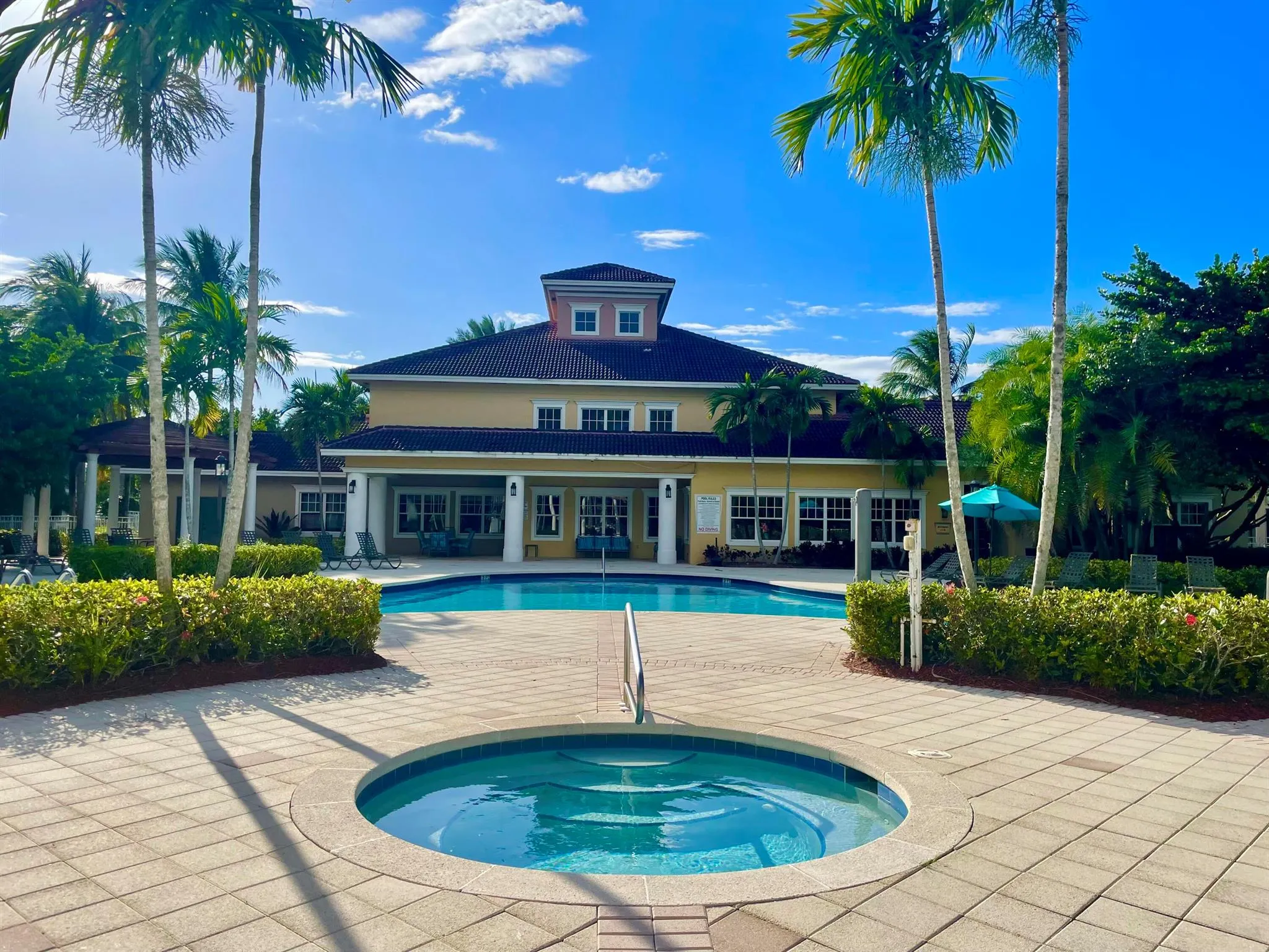 6533 Emerald Dunes Drive, #107