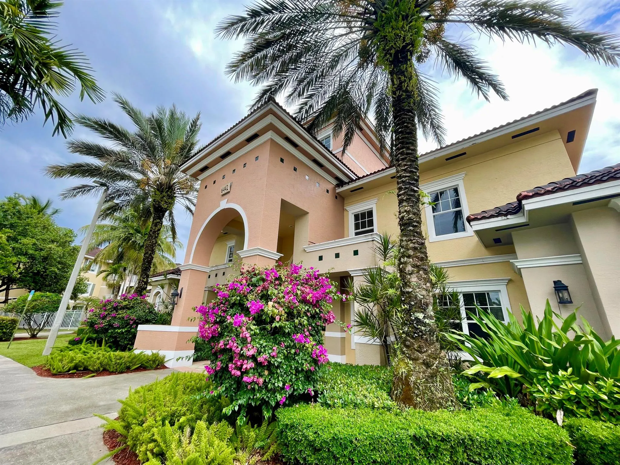 6533 Emerald Dunes Drive, #107