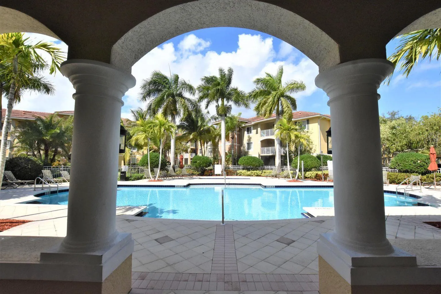 6533 Emerald Dunes Drive, #107