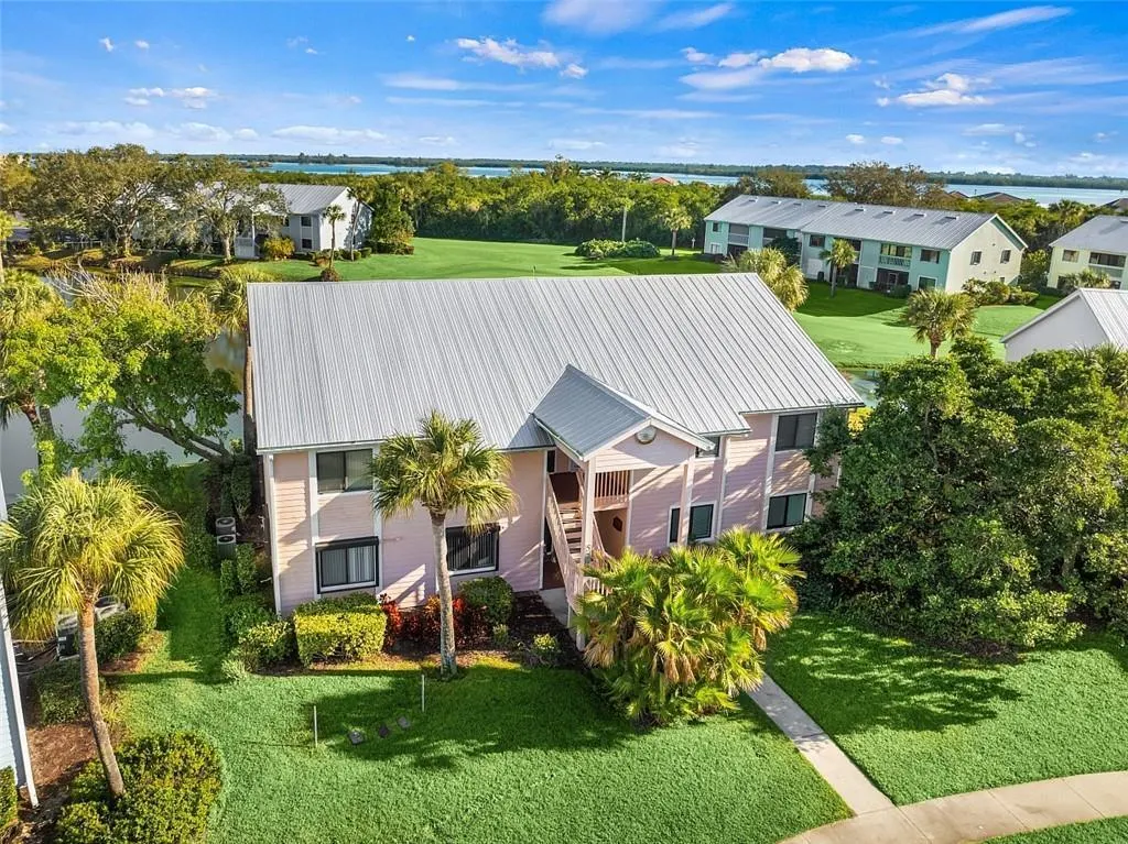 5720 Pelican Pointe Drive, #3