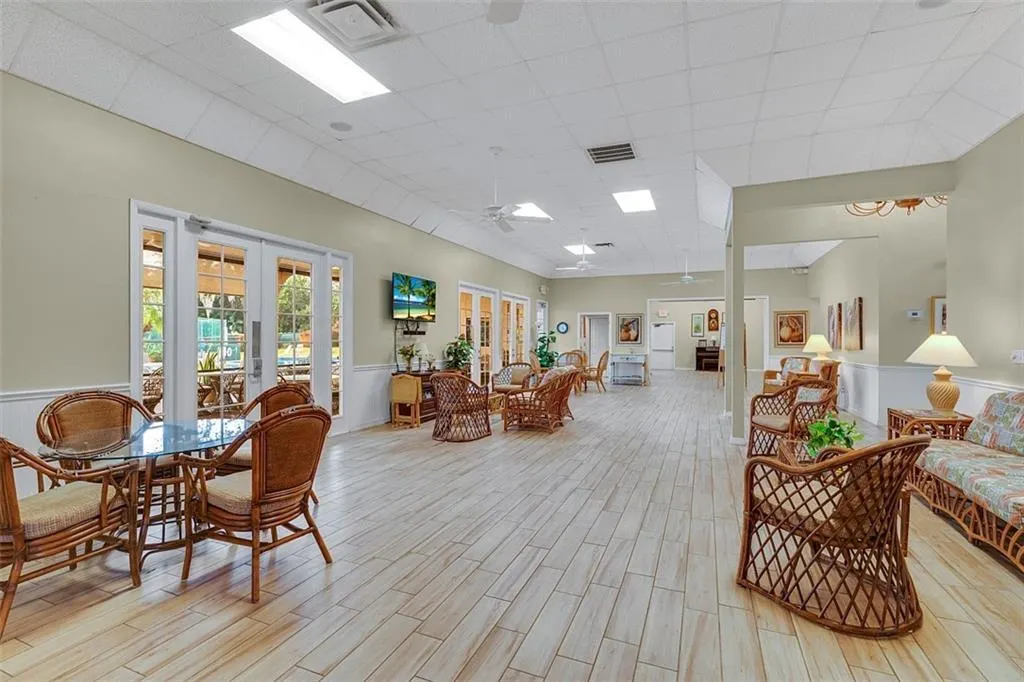 5720 Pelican Pointe Drive, #3