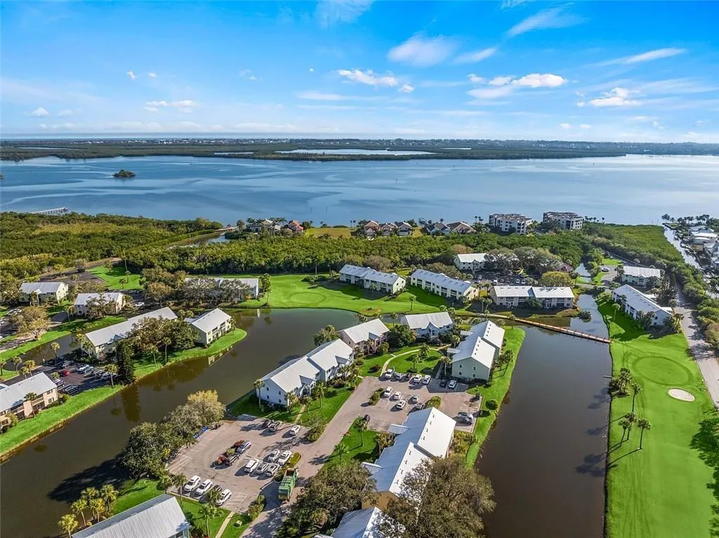5720 Pelican Pointe Drive, #3