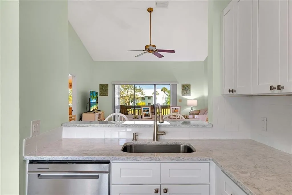5720 Pelican Pointe Drive, #3