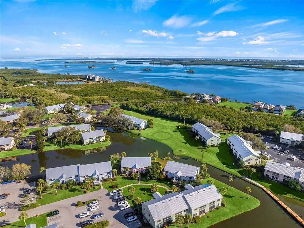 5720 Pelican Pointe Drive, #3