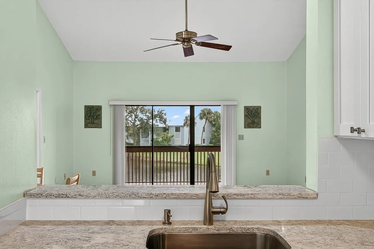 5720 Pelican Pointe Drive, #3