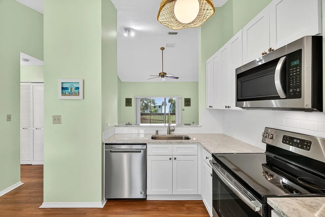 5720 Pelican Pointe Drive, #3