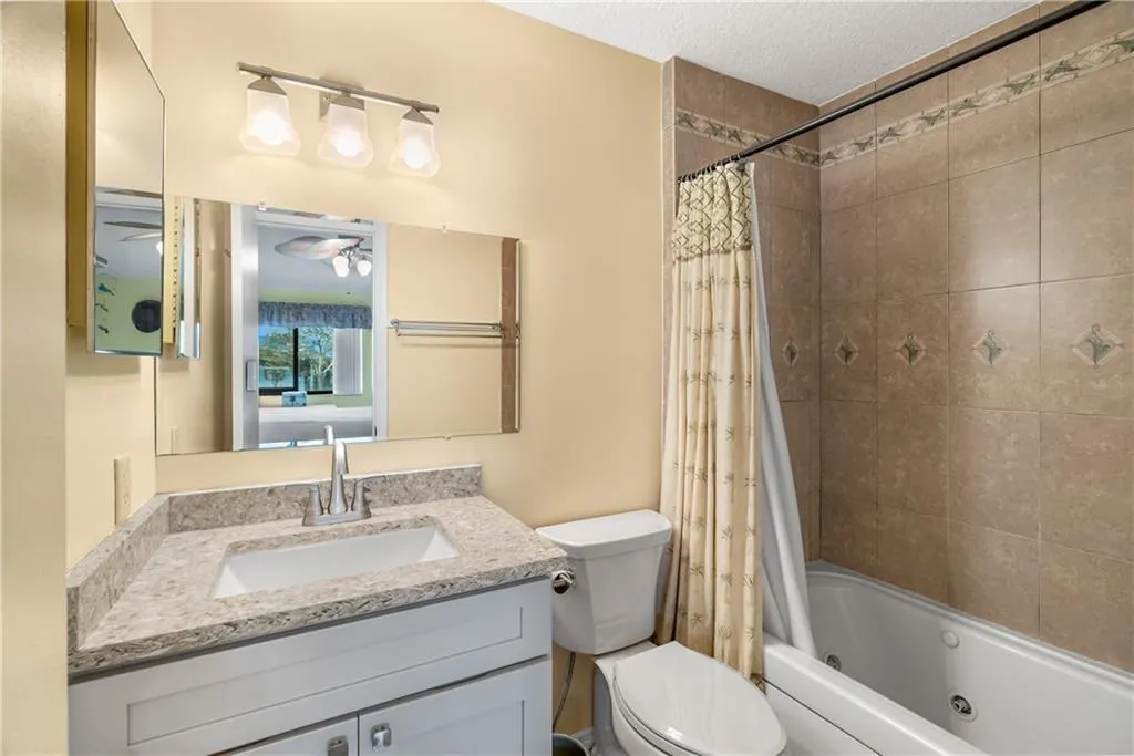 5720 Pelican Pointe Drive, #3