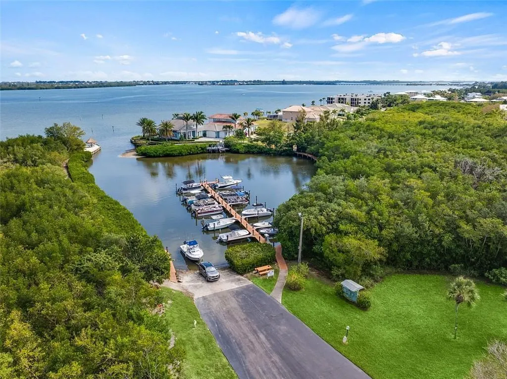 5720 Pelican Pointe Drive, #3