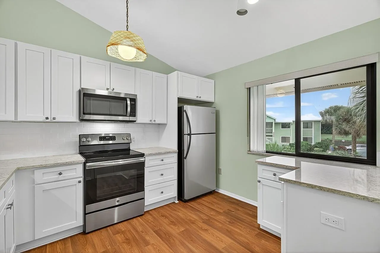 5720 Pelican Pointe Drive, #3