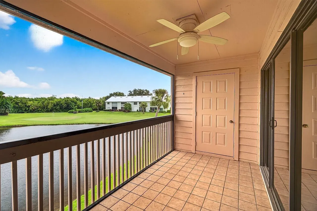 5720 Pelican Pointe Drive, #3