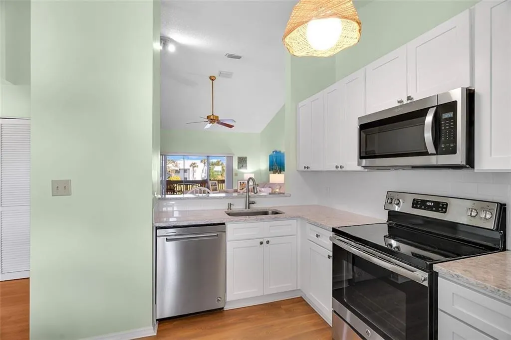 5720 Pelican Pointe Drive, #3