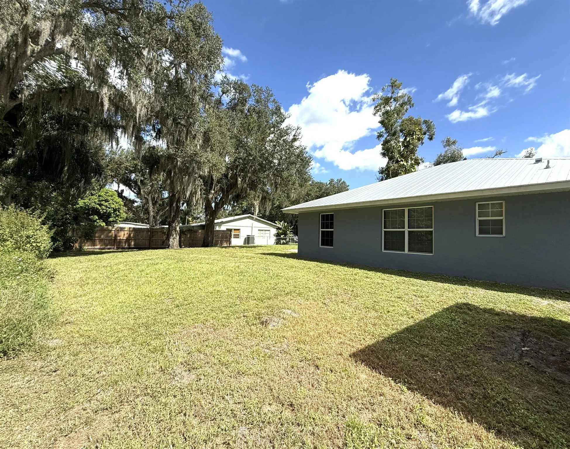 653 SE 13th Avenue