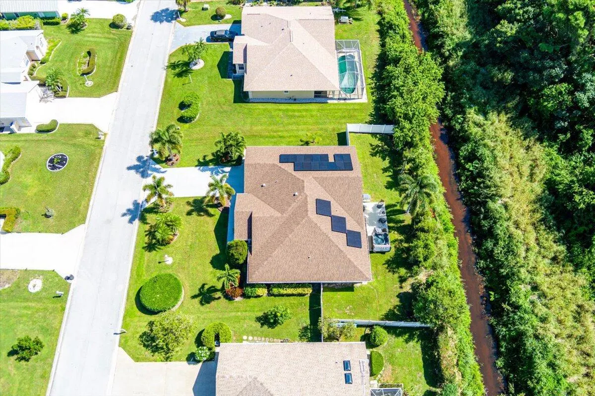6876 Bronte Circle