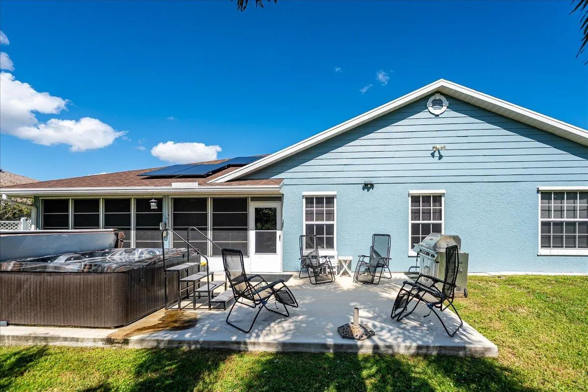 6876 Bronte Circle