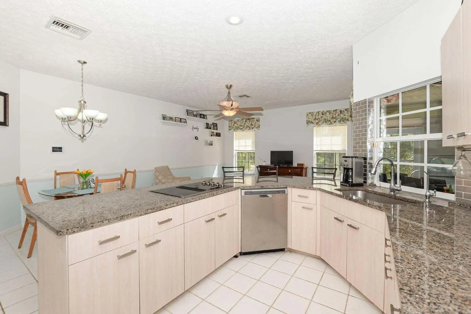 6876 Bronte Circle