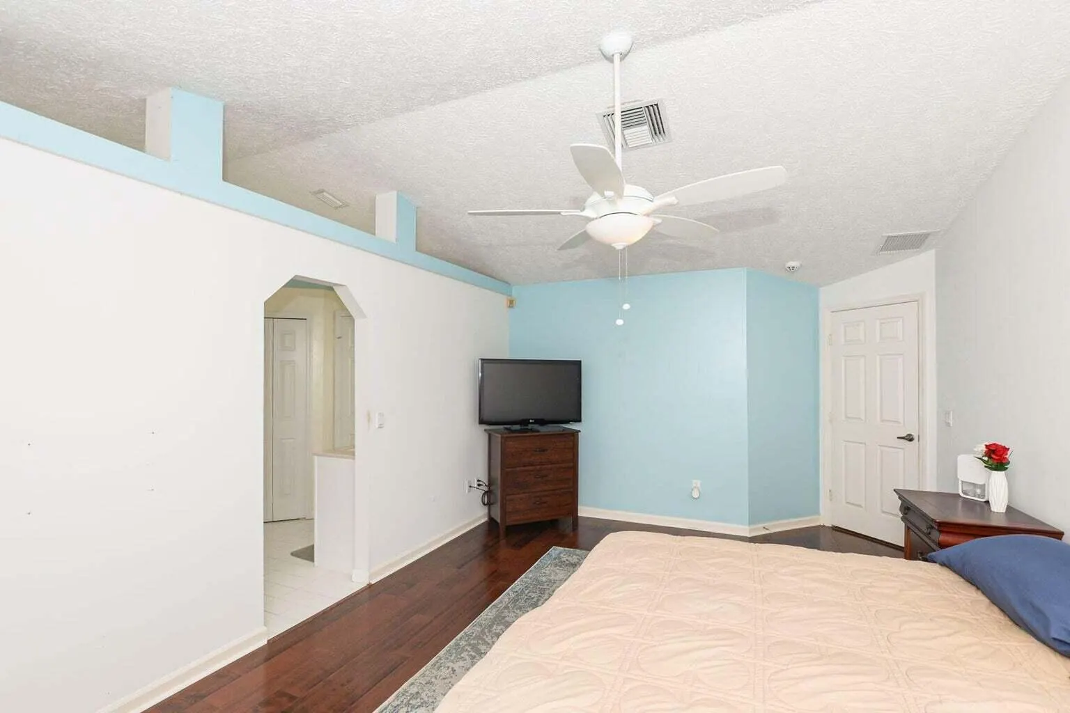 6876 Bronte Circle