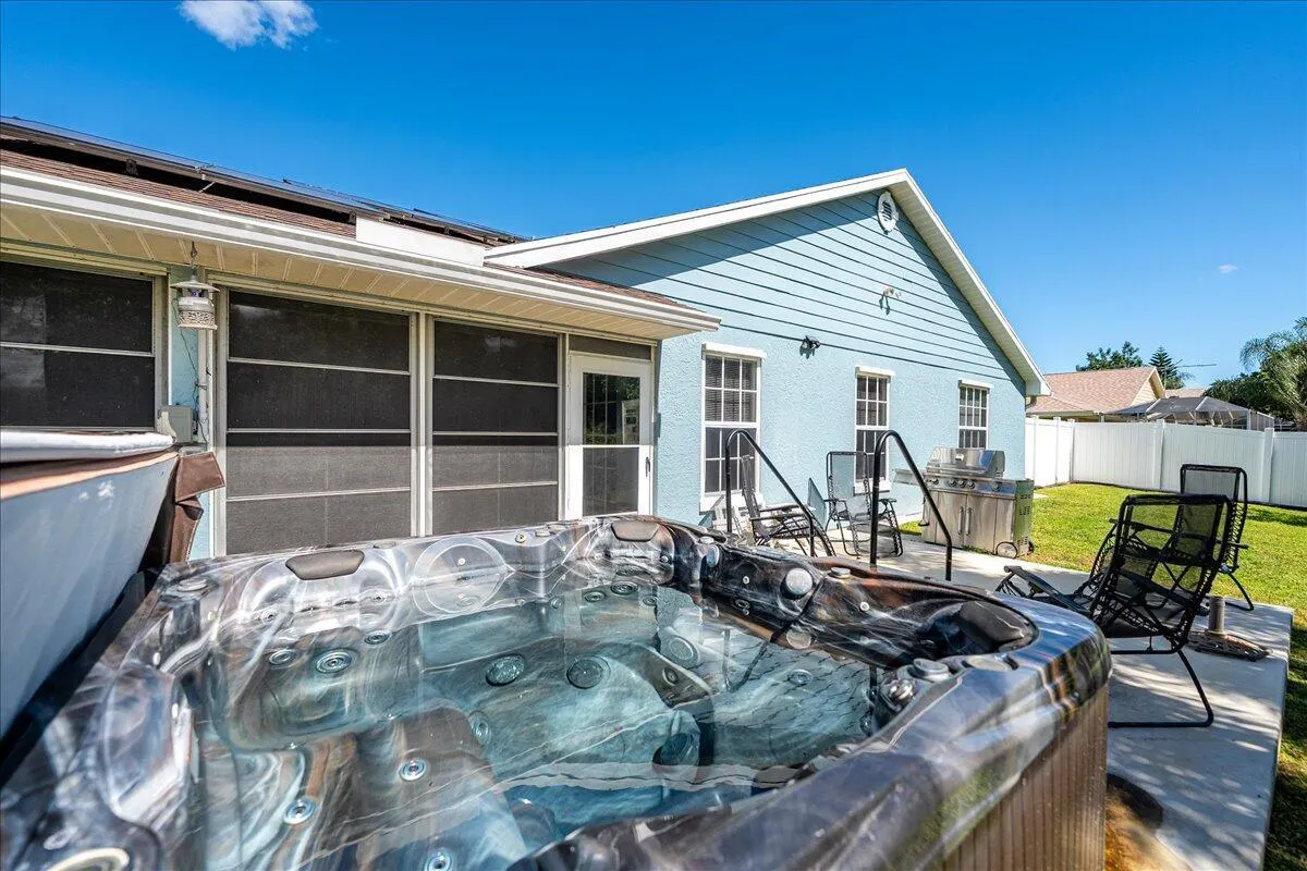 6876 Bronte Circle