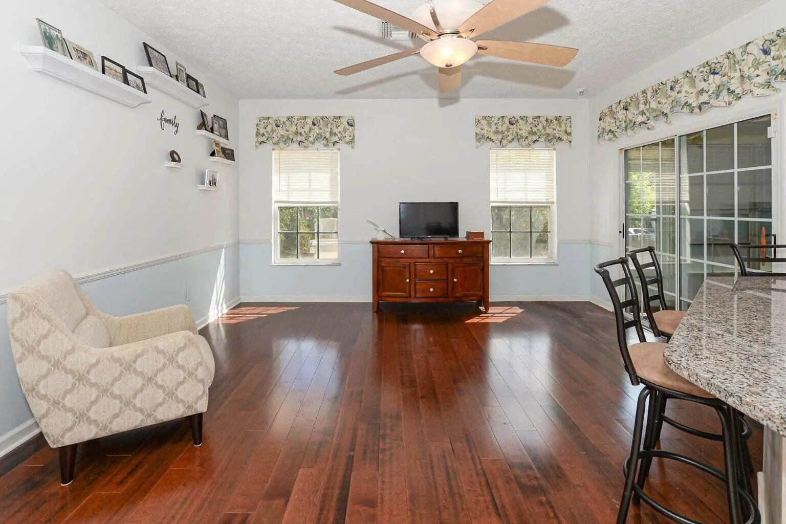 6876 Bronte Circle