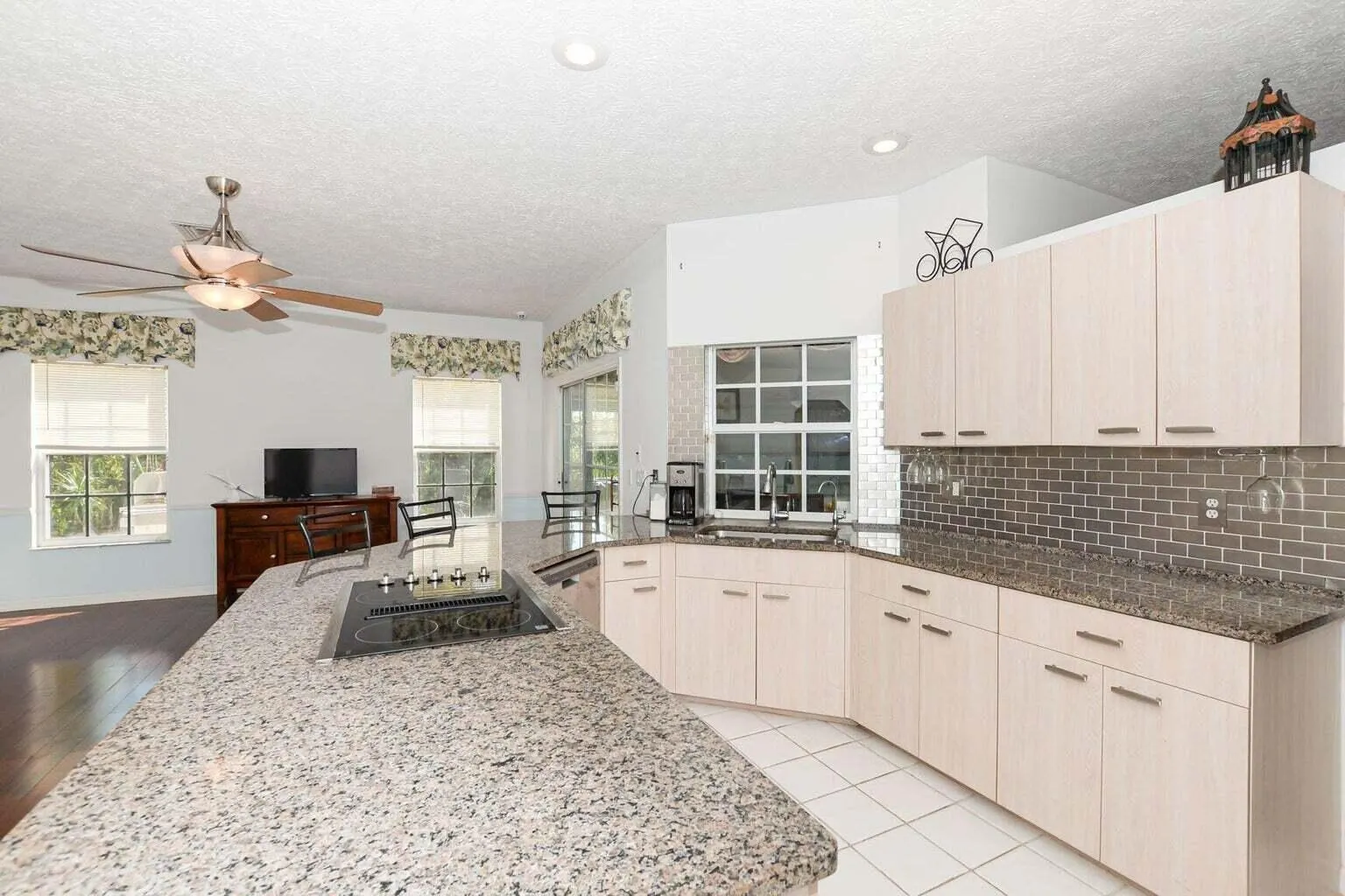 6876 Bronte Circle
