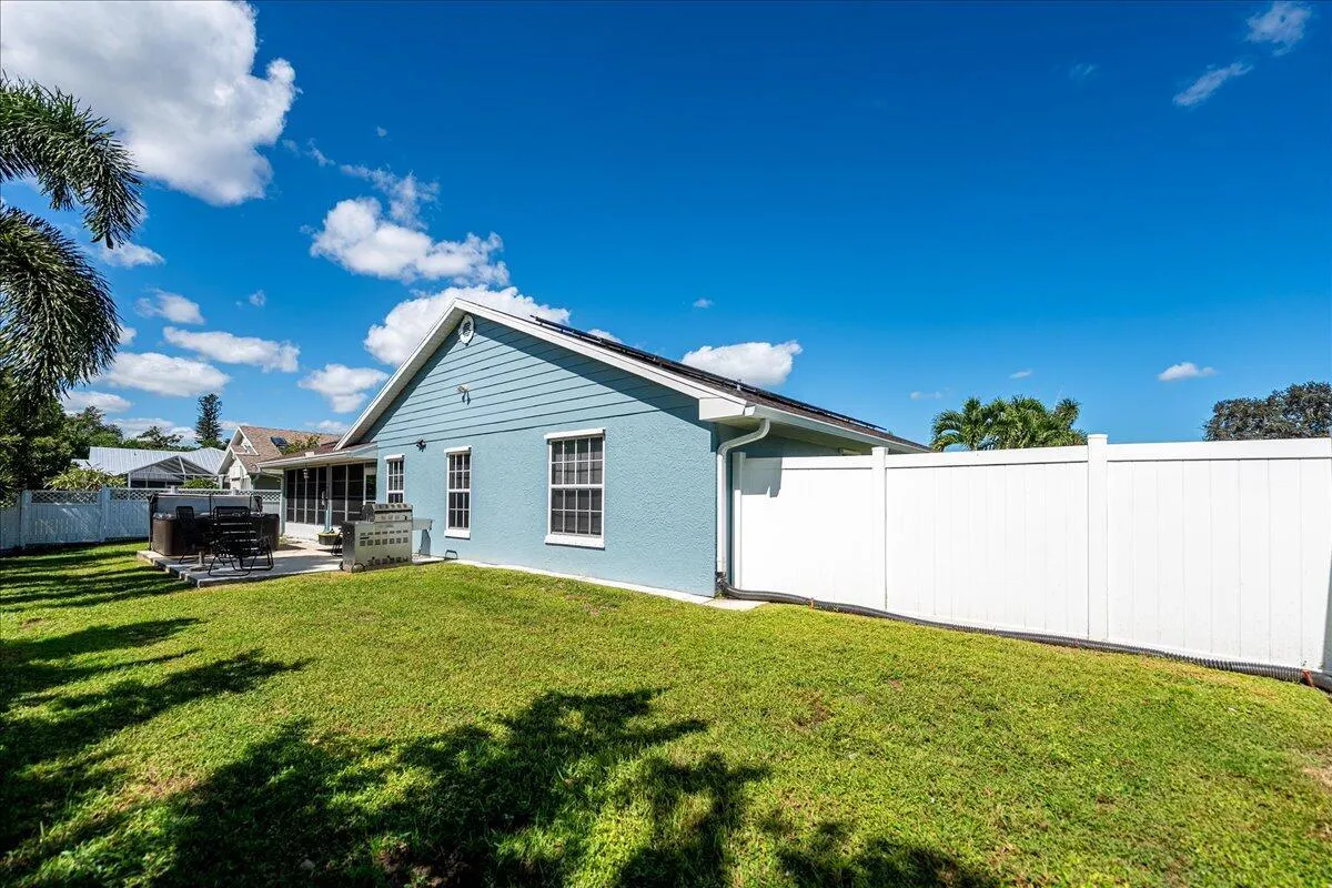 6876 Bronte Circle