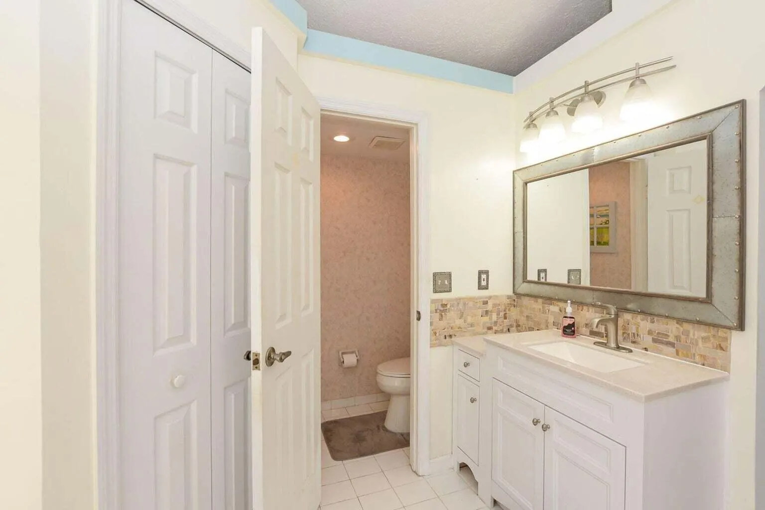 6876 Bronte Circle