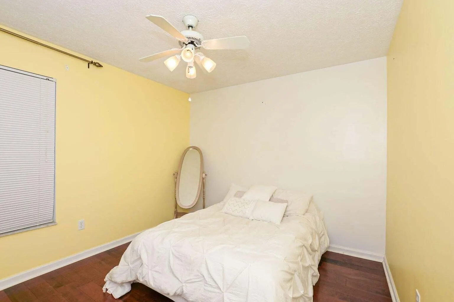 6876 Bronte Circle