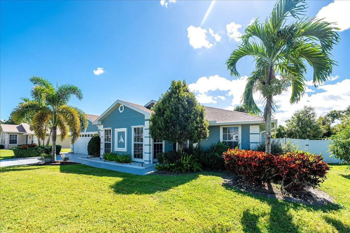 6876 Bronte Circle