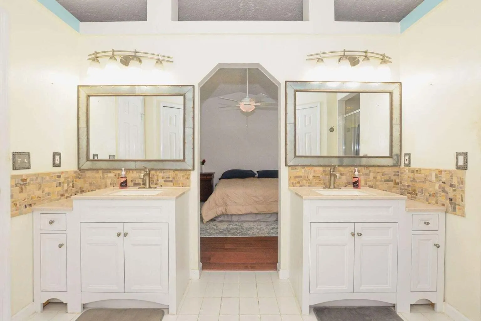 6876 Bronte Circle