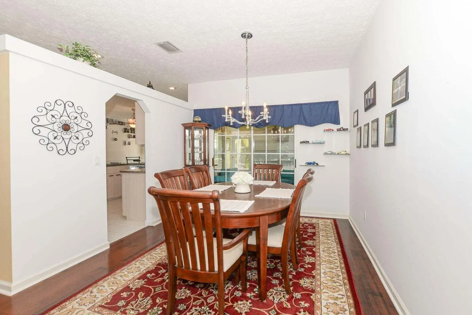 6876 Bronte Circle