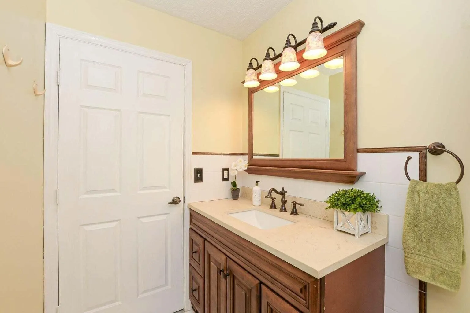 6876 Bronte Circle